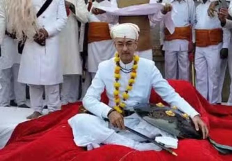 राजतिलक से उपजा तनाव बरकरार