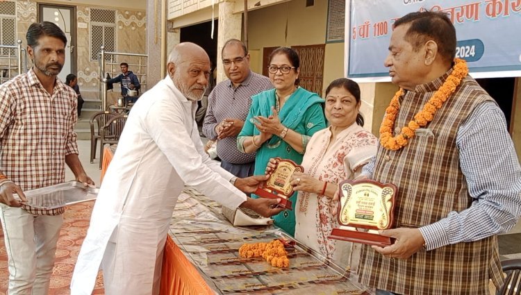 सर्दी से बचाव के लिए जरूरतमंदों को 1100 रजाई का वितरण