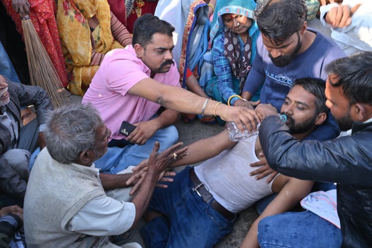 वाल्मीकि समाज का विरोध प्रदर्शनः पेट्रोल डालकर सुसाइड करने का प्रयास