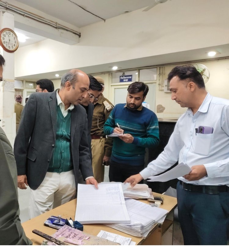 रातभर चला चिकित्सा शिक्षा सचिव का औचक निरीक्षण, व्यवस्थाओं में सुधार के निर्देश