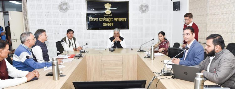 आधुनिक सुविधाओं से युक्त रेलवे स्टेशन के विस्तार एवं विकास के प्रस्ताव करें तैयार- केंद्रीय मंत्री यादव