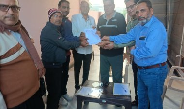 पुरानी पेंशन बहाली की मांग: शिक्षाकर्मी संघ ने विधायक को सौंपा ज्ञापन 