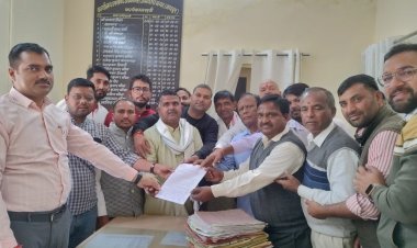 बांग्लादेश में हिंदुओं पर अत्याचार के विरोध में सर्व हिंदू समाज द्वारा   एसडीएम को सौंपा ज्ञापन