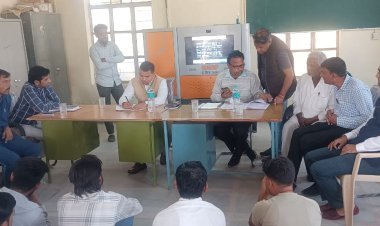 झारिया पंचायत में जनसुनवाई: जिला कलेक्टर ने समस्याओं के त्वरित निस्तारण के दिए निर्देश