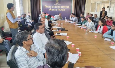 "हर घर खुशहाली कार्यक्रम: जिला कलेक्टर ने तैयारियों की समीक्षा बैठक की"