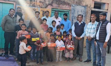 सर्व समाज हेल्प टीम की ओर से चरण पादुका वितरण कार्यक्रम का हुआ शुभारंभ 