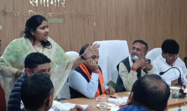 "ऊर्जा मंत्री हीरालाल नागर और विधायक इंदिरा मीणा के बीच गरमागरम बहस, बैठक में बढ़ा तनाव"