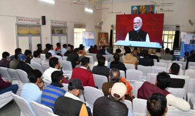 राइजिंग राजस्थान समिट में चूरू का गौरव: पीएम ने सुमन देवी से संवाद, चंदन तलवार भेंट  