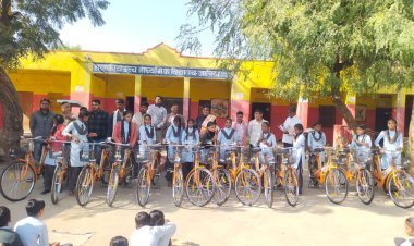 राजकीय उच्च माध्यमिक विद्यालय जालिया में नि:शुल्क साइकिल और दूध वितरण कार्यक्रम आयोजित  