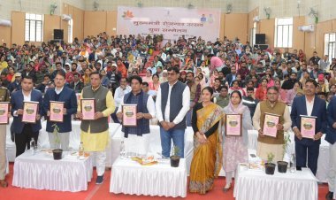 चूरू में रोजगार उत्सव और युवा सम्मेलन: विकास की नई उड़ान  