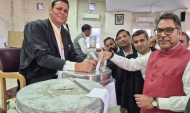 डॉ. सतीश पूनियां ने हाईकोर्ट बार एसोसिएशन चुनाव में किया मतदान