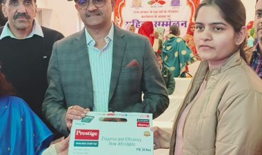 नीमकाथाना में महिला सम्मेलन: 13 स्वयं सहायता समूहों को मिले चेक, कई योजनाओं का लाभ