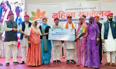 बाड़मेर में 50 छात्राओं को मिली स्कूटी, महिला सशक्तिकरण पर जोर