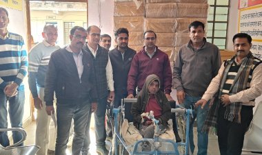 दिव्यांग की समस्या रात्रि चौपाल में सुनी, सुबह मिली ट्राई साइकिल