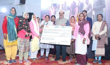 महिला सशक्तिकरण का उत्सव: योजनाओं का लाभ पाकर महिलाओं ने जताई खुशी 