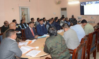 स्वास्थ्य योजनाओं की समीक्षा: सुराणा ने संस्थागत प्रसव और टीकाकरण में 100% लक्ष्य का आह्वान किया  