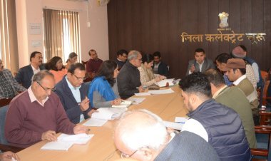 बिना परमिट और ओवरलोड स्कूली बसों पर होगी सख्त कार्रवाई: जिला कलक्टर  