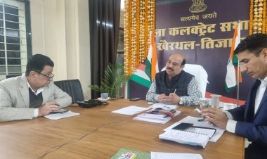 जिला कलक्टर ने तैयारियों की समीक्षा हेतु देर शाम ली अधिकारियों की बैठक