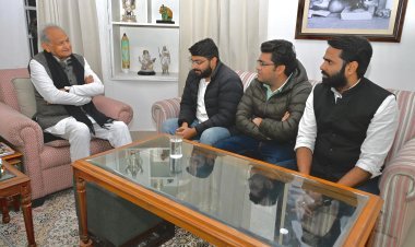 रामगढ़ उपचुनाव को लेकर आर्यन जुबेर ने कांग्रेस के वरिष्ठ नेताओं से की मुलाकात   - जयपुर प्रवास के दौरान अशोक गहलोत और गोविंद डोटासरा से चर्चा  