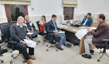 राजस्व लक्ष्यों की शत-प्रतिशत वसूली के निर्देश: टी. रविकान्त   - बकाया वसूली और अवैध माइनिंग पर सख्त कार्रवाई की रणनीति 