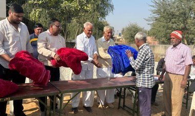 300 असहाय, गरीब व जरूरतमंदों को कम्बल वितरण 