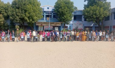 राज्य सरकार द्वारा 9 की छात्र को  साइकिल की  वितरण।