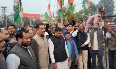 अमित शाह के बयान पर कांग्रेस का विरोध, पुतला दहन और नारेबाजी