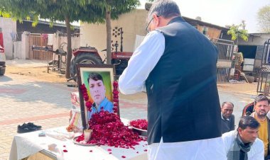 डॉ. सतीश पूनिया ने जयपुर गैस टैंकर हादसे के मृतकों को दी श्रद्धांजलि, परिजनों को बंधाया ढांढस  