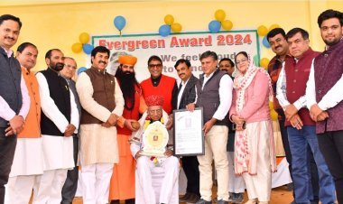 व्यक्तिगत धर्म से पहले राष्ट्रसेवा है जरूरी: युनूस खान - एवरग्रीन अवार्ड 2024 से पवन तोदी सम्मानित