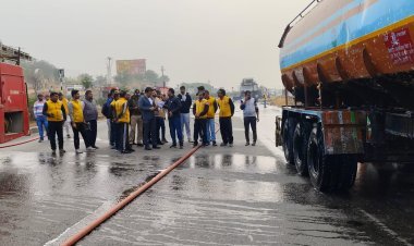 जिला कलक्टर डॉ. जितेंद्र कुमार सोनी के नेतृत्व में बड़ा हादसा टला: चंदवाजी में केमिकल से भरा टैंकर पलटा