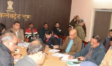 जिला स्तरीय सड़क सुरक्षा समिति की बैठक: सड़क हादसों की रोकथाम पर जोर  