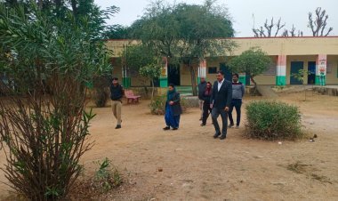 संभागीय आयुक्त रश्मि गुप्ता ने किया जमवारामगढ़ दौरा, मतदान केंद्र और विभागीय कार्यों की समीक्षा 