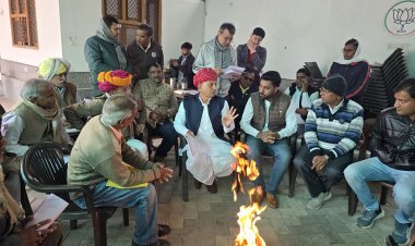 'अलाव पर चर्चा' में केंद्रीय मंत्री भागीरथ चौधरी ने नववर्ष पर दी शुभकामनाएं, विकास कार्यों पर की चर्चा 