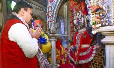 नए साल में राज्य की खुशहाली के लिए सीएम ने की 'मंगल' कामना  मुख्यमंत्री भजनलाल ने मेहंदीपुर बालाजी धाम व श्रीनाथ जी के किए दर्शन 