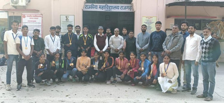 एथलेटिक्स प्रतियोगिता में मेंडल प्राप्त करने वाले खिलाड़ियों का किया सम्मान