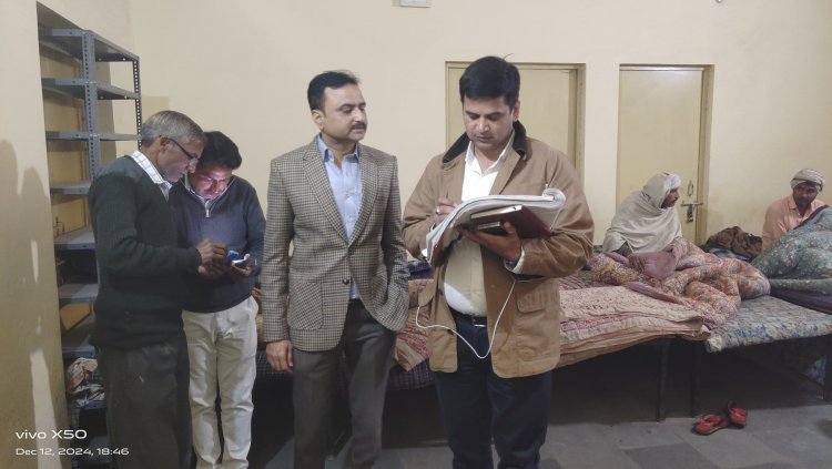 आयुक्त ने अन्नपूर्णा रसोई और रैन बसेरे का किया निरीक्षण, संबंधित अधिकारियों को दिए दिशा निर्देश 