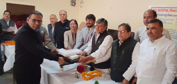 विधायक ने पीएचसी और सीएचसी के लिए कंबल, तकिए और बैडशीट की प्रदान