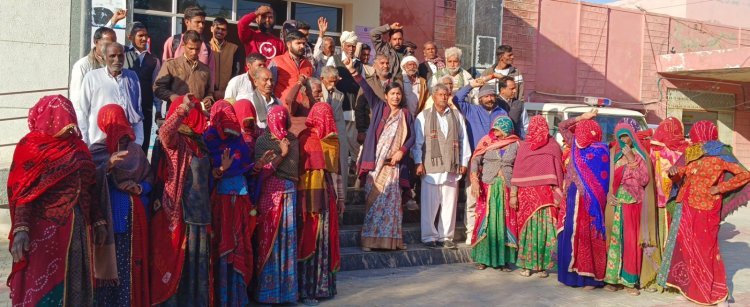गोपालपुरा में खनन पट्टों के विरोध में ग्रामीणों का प्रदर्शन