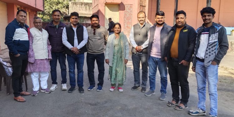 पत्रकारों ने दाल टिक्कड़ भोज पर की पत्रकारिता पर चर्चा