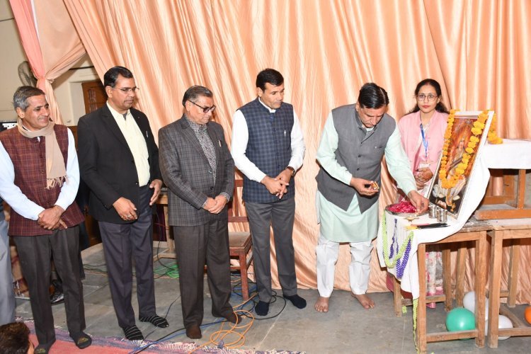 जिला स्तरीय युवा महोत्सव में युवाओं ने दिखाया हुनर, लोक संस्कृति की झलक से मोहा मन