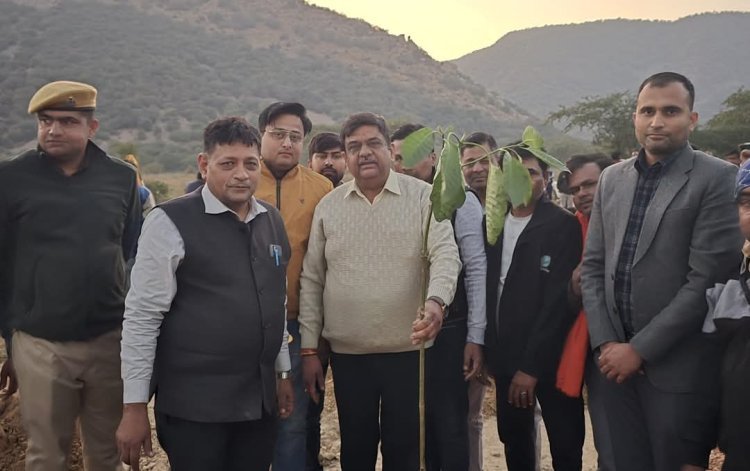 मुख्यमंत्री के जन्मदिन पर वन मंत्री ने किया पौधारोपण, पर्यावरण संरक्षण का संदेश दिया