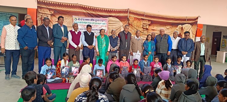 सर्दी के मौसम में जरूरतमंदों की सेवा जारी