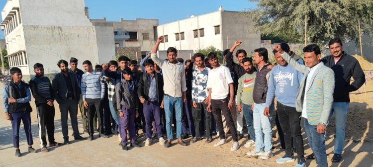 स्कूल के पास मोबाईल नेटवर्क टॉवर लगाने का विरोध