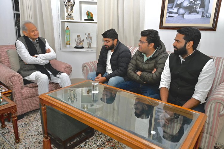 रामगढ़ उपचुनाव को लेकर आर्यन जुबेर ने कांग्रेस के वरिष्ठ नेताओं से की मुलाकात - जयपुर प्रवास के दौरान अशोक गहलोत और गोविंद डोटासरा से चर्चा