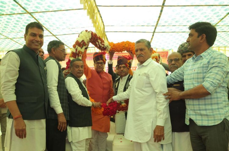 डॉ. सतीश पूनिया ने आमेर में 10 करोड़ के विकास कार्यों का किया शुभारंभ   - चिकित्सा मंत्री गजेंद्र सिंह खींवसर ने चिकित्सा सुविधाओं के विस्तार का दिया आश्वासन  