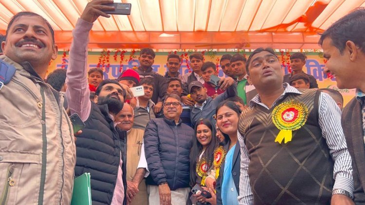 किसान सम्मेलन में डॉ. सतीश पूनियां का बड़ा संदेश: बालिका शिक्षा को बढ़ावा देने के लिए चांदी का मुकुट और 21,000 रुपये समर्पित