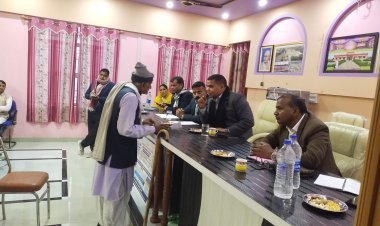 बनियाला में रात्रि चौपाल: कलेक्टर ने सुनी जन समस्याएं, दिए त्वरित समाधान के निर्देश  