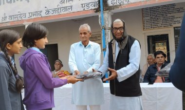 सेठ भगवानदास केजरीवाल विद्यालय में स्वेटर वितरित 