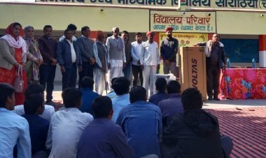 सारोठिया विद्यालय में वाटर कूलर व आरओ भेंट 