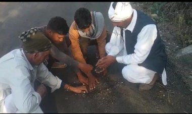 भ्रष्टाचार की सड़क बनने के एक माह बाद ही टूटने लगी